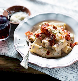 Photograph of a bowl of Rigatoni Gorgonzola pasta