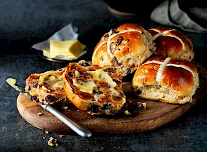 M&S Hot Cross Buns