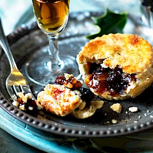 Mince pie with dessert wine